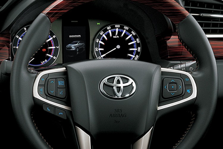 Toyota Innova Venturer moi &quot;chot gia&quot; 855 trieu dong-Hinh-9