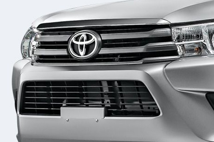 Toyota Viet Nam ra mat Hilux 2017 gia tu 631 trieu dong-Hinh-3