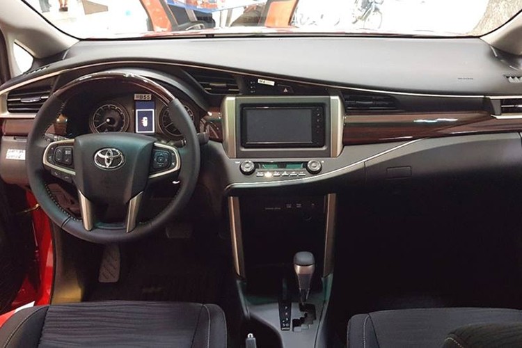 Can canh Toyota Innova Venture gia 855 trieu tai VN-Hinh-5