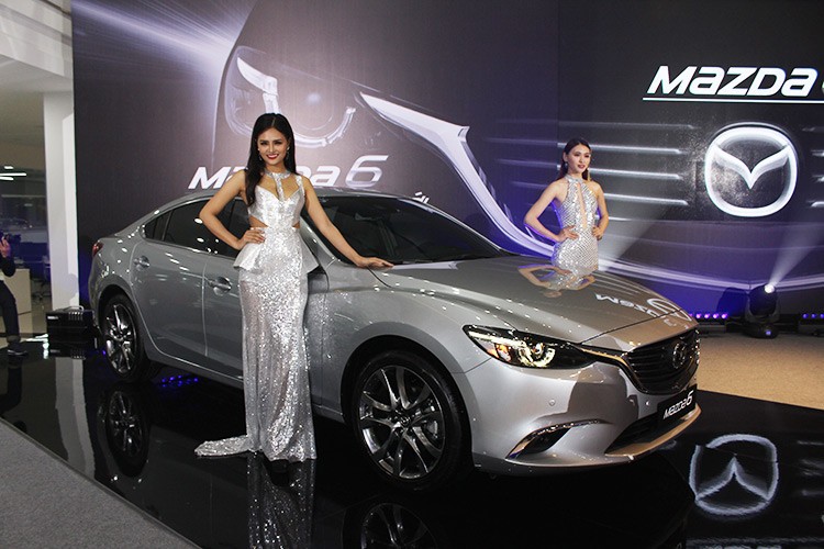 Loat xe oto Kia va Mazda sap &quot;dai ha gia&quot; tai Viet Nam-Hinh-14