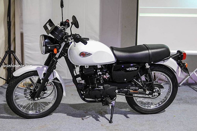 Moto Kawasaki W175 gia chi 51 trieu sap ve Viet Nam
