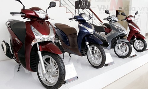 Cuoi nam gia xe may Honda tang vot, Yamaha rot tham