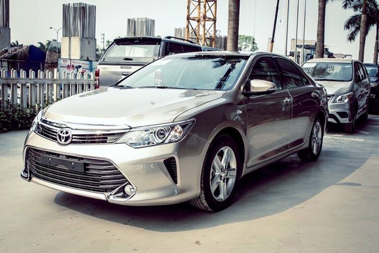 Toyota Camry 2018 trang gia hon 1 ty dong tai Viet Nam-Hinh-9