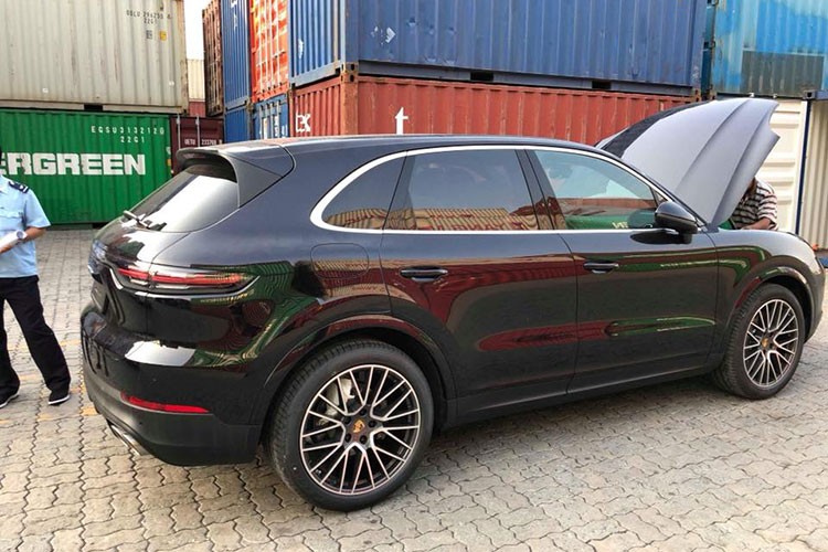 “Dap thung” Porsche Cayenne moi gia 7,8 ty tai Viet Nam-Hinh-2