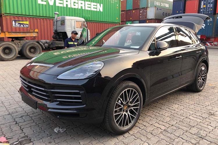 “Dap thung” Porsche Cayenne moi gia 7,8 ty tai Viet Nam