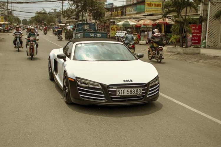 Dai gia Dang Le Nguyen Vu “tau” cap doi sieu xe Audi R8 moi-Hinh-4