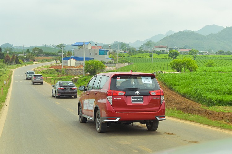 Trai nghiem loat xe Toyota tren cung duong Tay Bac-Hinh-7