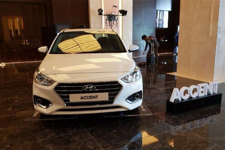 Sedan sieu re Hyundai Accent 2018 lan banh tai VN-Hinh-11