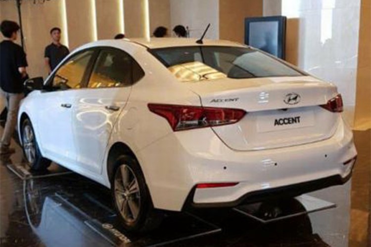 Sedan sieu re Hyundai Accent 2018 lan banh tai VN-Hinh-6
