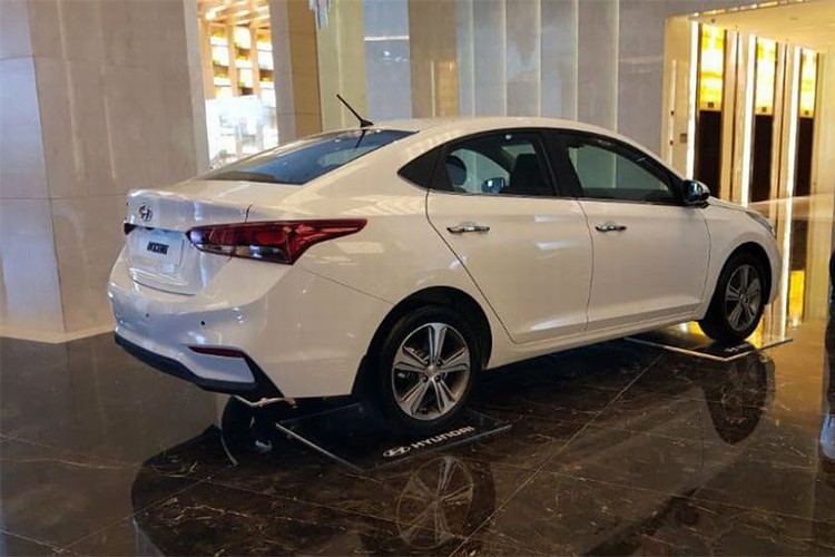 Sedan sieu re Hyundai Accent 2018 lan banh tai VN-Hinh-9