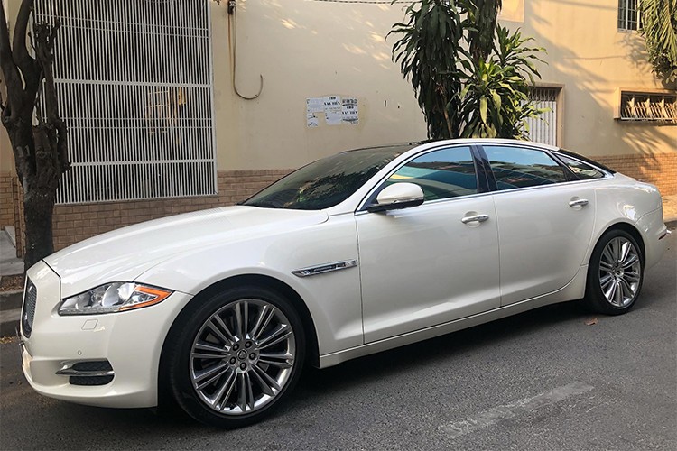 Jaguar XJL Limited “bien phat loc” gia hon 2 ty o Sai Gon-Hinh-7