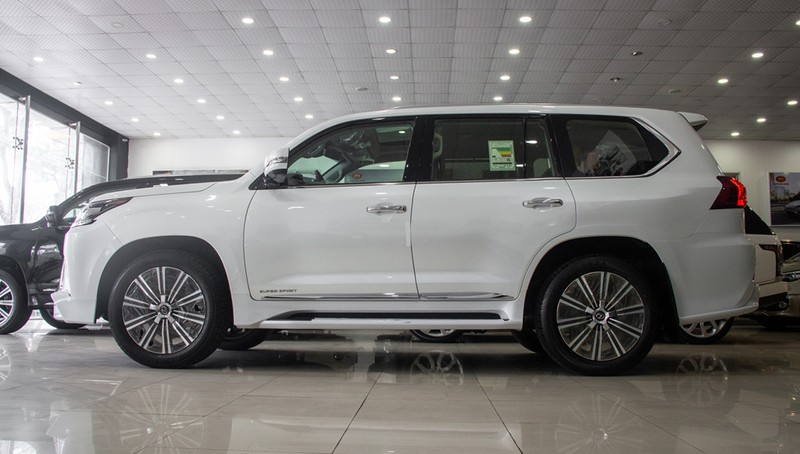 Can canh Lexus LX570 Super Sport gan 10 ty dong tai Viet Nam-Hinh-4