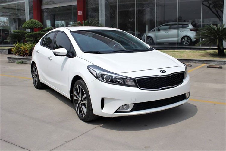 Can canh Kia Cerato 1.6 SMT gia 499 trieu dong tai Viet Nam?