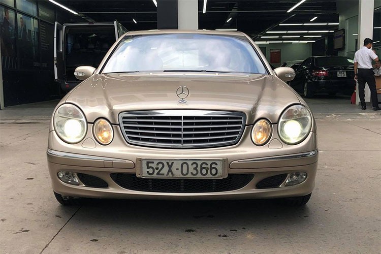 Xe sang Mercedes E240 dung chan 14 nam, ban 300 trieu dong-Hinh-8