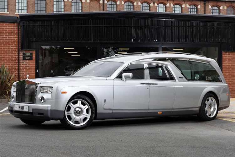 Rolls-Royce Phantom cua Simon Cowell thanh xe cho quan tai-Hinh-6