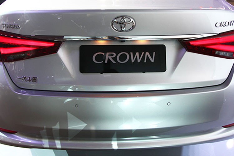 “Xe bo truong” Toyota Crown 2018 co gia tu 944 trieu dong-Hinh-17