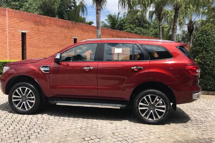 Can canh Ford Everest 2018 gia tu 850 trieu tai Viet Nam-Hinh-2