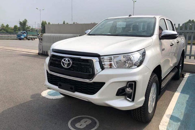 Chi tiet xe Toyota Hilux 2018 gia tu 695 trieu dong-Hinh-12
