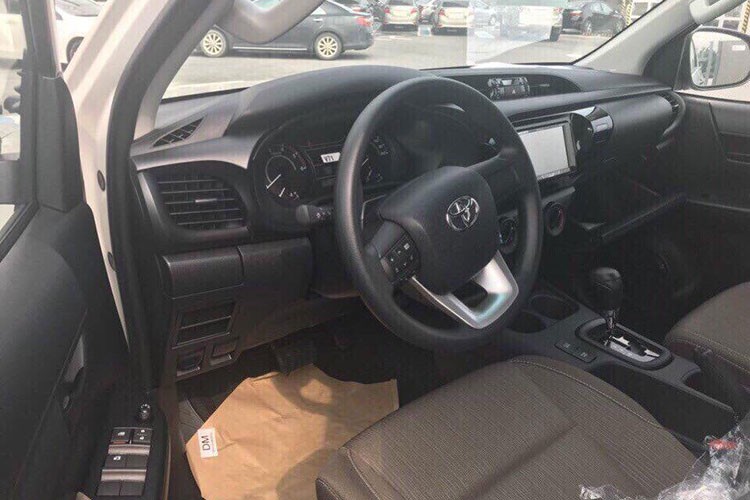 Chi tiet xe Toyota Hilux 2018 gia tu 695 trieu dong-Hinh-7