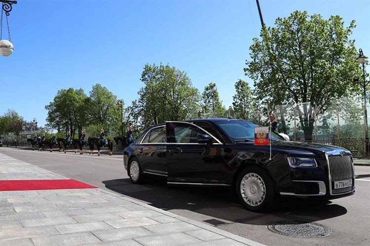 Sieu xe limousine Kortezh duoc chu y hon nho tong thong Putin-Hinh-2