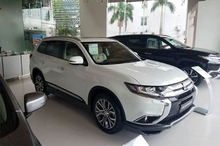 Loat oto Mitsubishi 2018 mien thue giam toi 30 trieu dong-Hinh-2