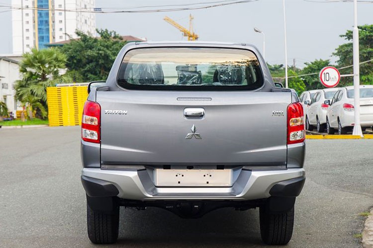 Chi tiet Mitsubishi Triton moi gia tu 555 trieu tai Viet Nam-Hinh-4