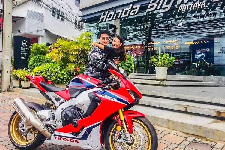 Chong quy goi cam on vo tang xe Honda CBR1000RR SP1-Hinh-3