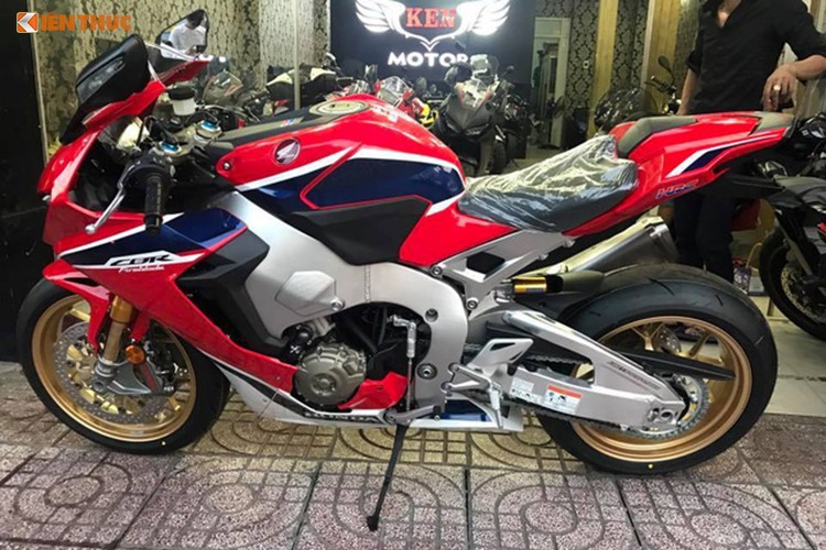 Chong quy goi cam on vo tang xe Honda CBR1000RR SP1-Hinh-5