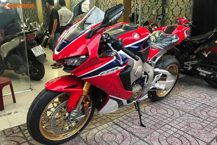 Chong quy goi cam on vo tang xe Honda CBR1000RR SP1-Hinh-8