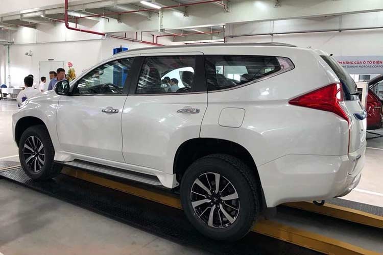 Can canh Mitsubishi Pajero Sport may dau gia re tai VN-Hinh-2