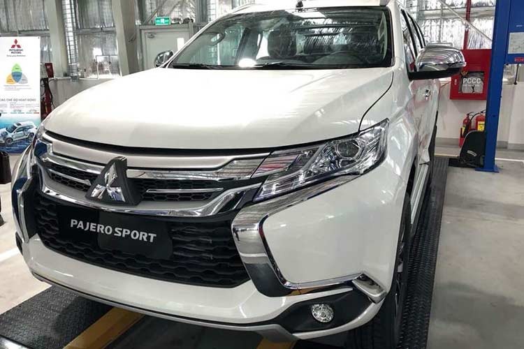Can canh Mitsubishi Pajero Sport may dau gia re tai VN