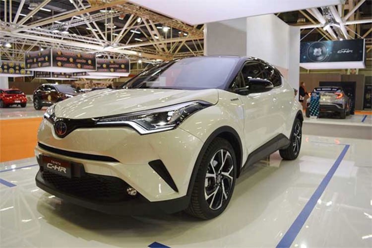 Toyota C-HR gan 2 ty o VN, chi 787 trieu o Indonesia-Hinh-2