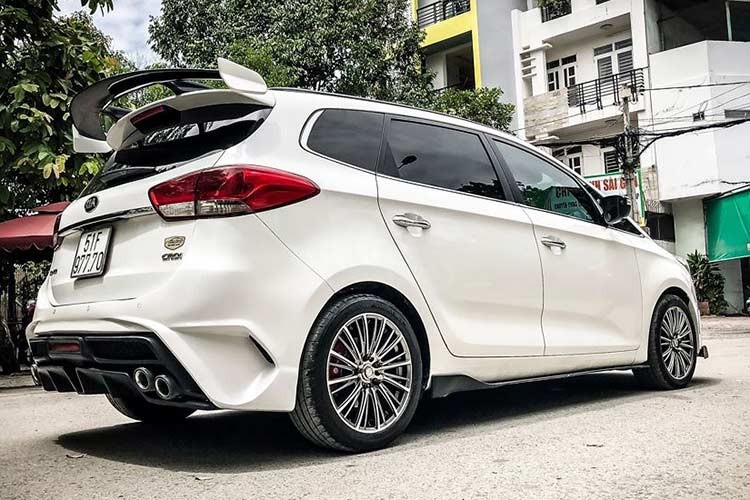 Xe gia re Kia Rondo do bodykit sieu ham ho o Sai Gon-Hinh-4