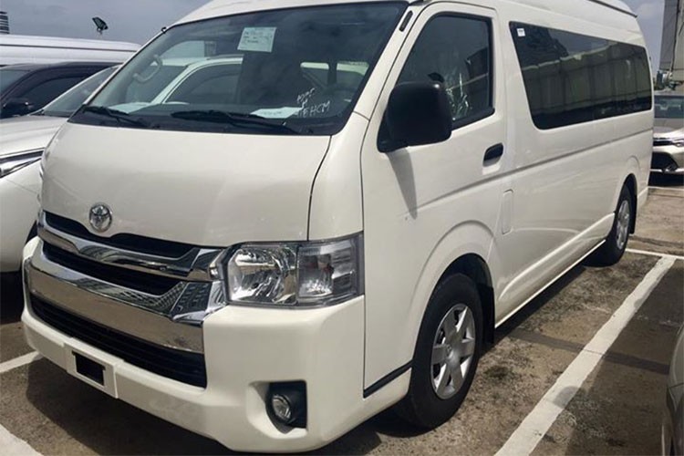 Chi tiet xe Toyota Hiace moi gia 999 trieu tai Viet Nam