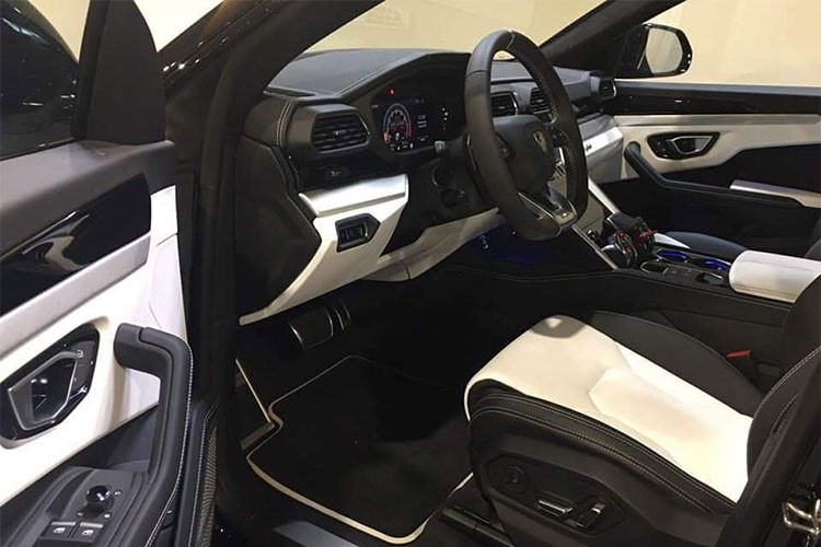 Lamborghini Urus cap ben Campuchia, dai gia Viet 