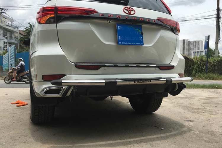 Toyota Fortuner do xe sang Lexus 570 sieu re o Sai Gon-Hinh-2