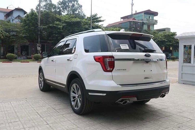 Ford Explorer 2018 tai Viet Nam bi 