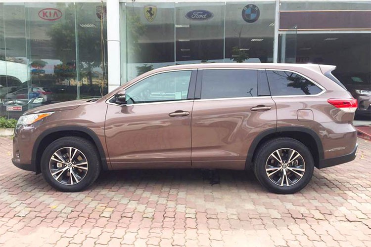 Can canh Toyota Highlander 2018 gia 2,7 ty tai Ha Noi-Hinh-2