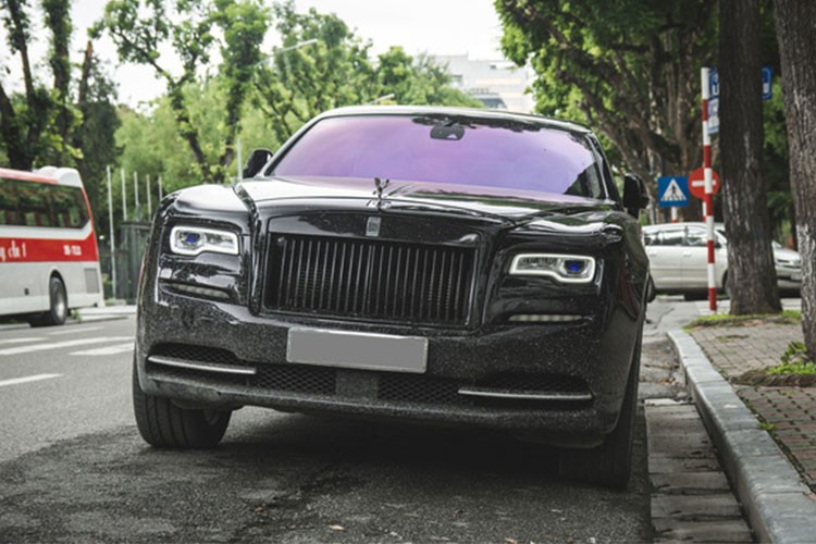 MC Ngoc Trinh so huu Rolls-Royce Ghost tien ty do Black Badge-Hinh-8