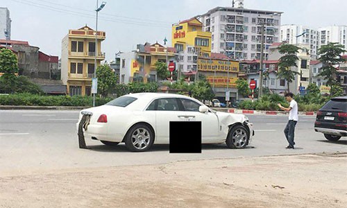 Xe may dam “nat” Rolls-Royce Ghost tien ty o Ha Noi-Hinh-3