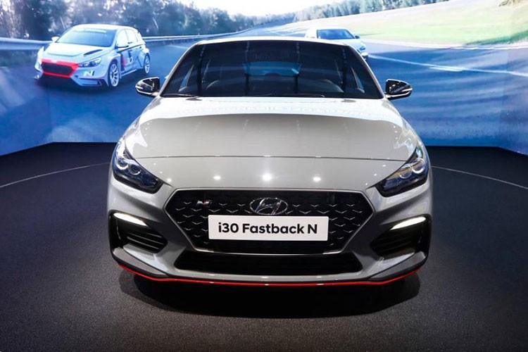 Hyundai i30 Fastback N chao san Paris Motor Show 2018-Hinh-2