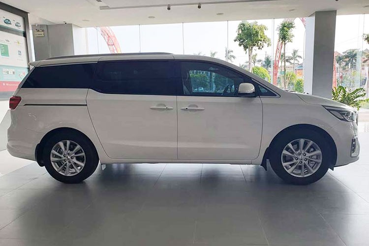 Can canh Kia Sedona 2019 gia hon 1,1 ty tai Viet Nam-Hinh-2