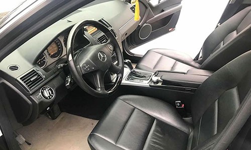 Mua Mercedes C200 cu hay Hyundai i10 moi voi 500 trieu?-Hinh-4