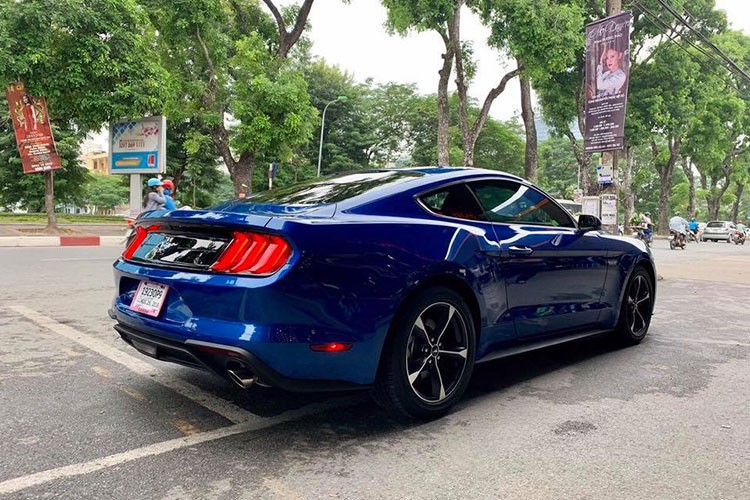 Can canh Ford Mustang 2018 mau doc gia 2,7 ty tai VN-Hinh-2