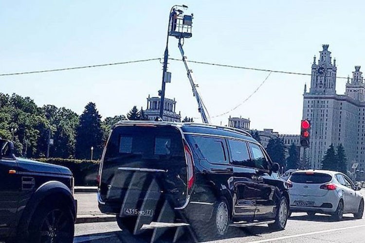 Minivan hang sang cua Tong thong Nga Vladimir Putin lan banh-Hinh-4
