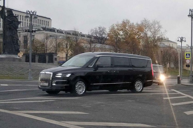 Minivan hang sang cua Tong thong Nga Vladimir Putin lan banh