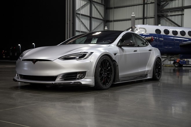 Sieu xe dien Tesla Model S ban than rong gia 4,66 ty dong