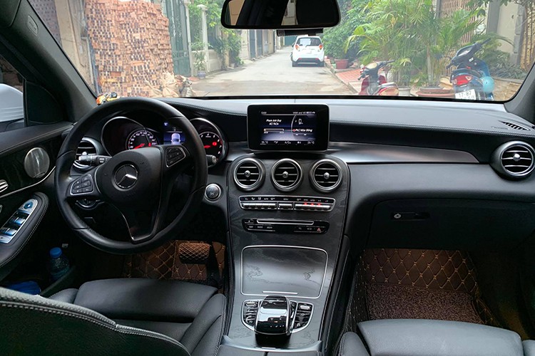 Hong Dang ban SUV hang sang Mercedes GLC 300 gia 2,1 ty-Hinh-5