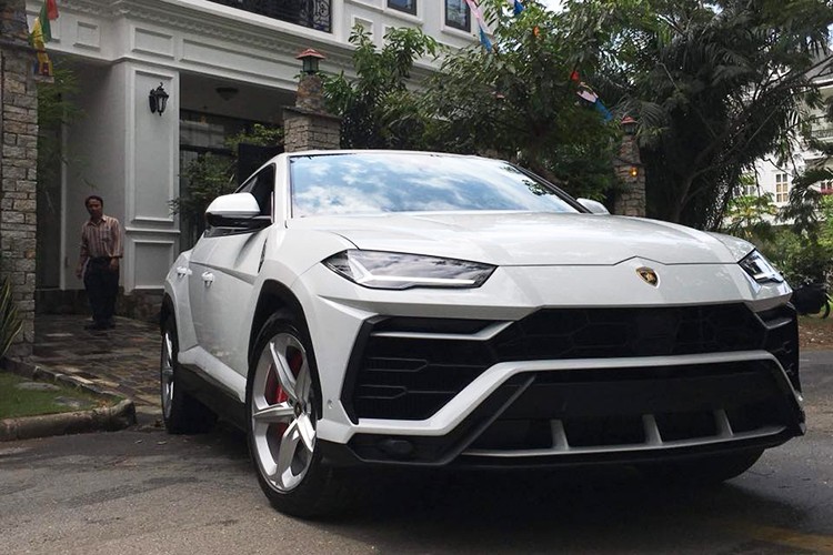 Minh Nhua ruoc sieu SUV Lamborghini Urus dau tien ve nha-Hinh-3