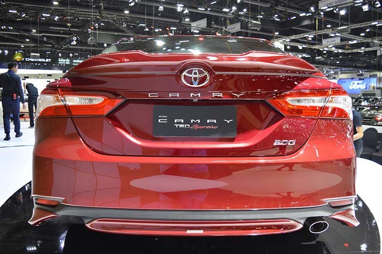 Xe Toyota Camry 2018 the thao hon chi voi 40 trieu dong-Hinh-4